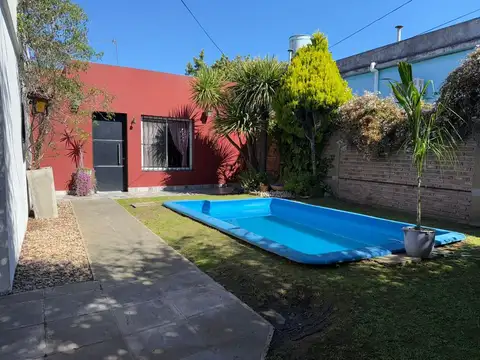 VENTA CASA-3 AMBTS.C/PQUE, PILETA, QUINCHO COCHERA