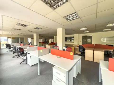 Venta de Oficinas en Monserrat 3 plantas completas con 2 cocheras