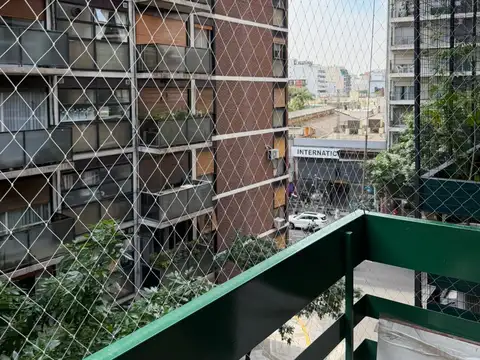 HERMOSO DEPTO. DE 2 AMB. CON BALCON Y LAVADERO - EXCELENTE ESTADO