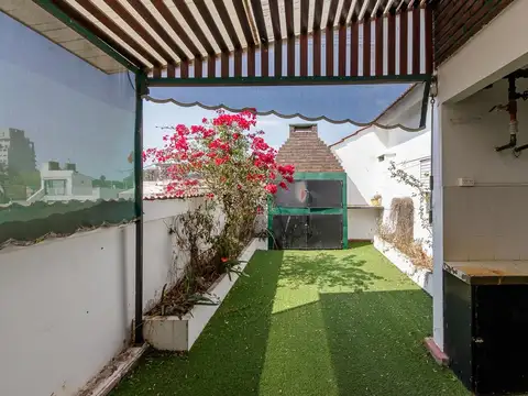 CASA EN PA CON TERRAZA, 3 DORMITORIOS. ALBERDI.