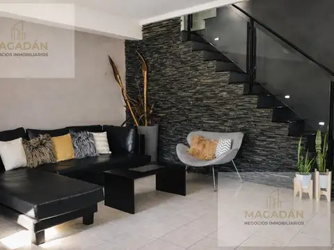 Venta - triplex de 5 ambientes en Villa Sarmiento - apto credito - acepta permuta