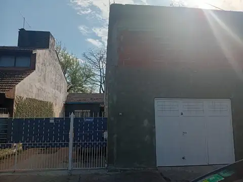 CASA CON GALPON EN VENTA, CASA DE 2 AMBIENTES EN DEL VISO CENTRO