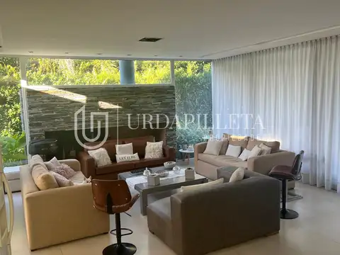 Casa en Alquiler de 4 dormitorios