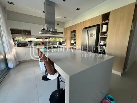 Casa en Alquiler en La Lomada De Pilar, USD 4.500