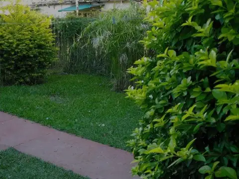 Gelly y Obes e/ Lavalle y Almirante Brown