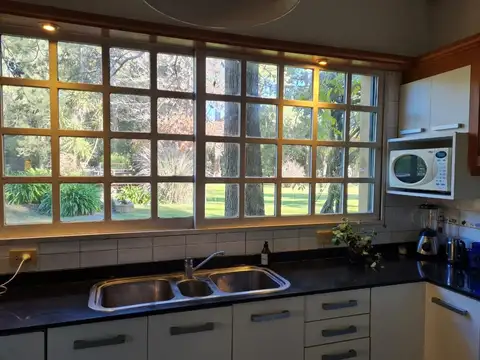 Casa en Venta con 3 cocheras