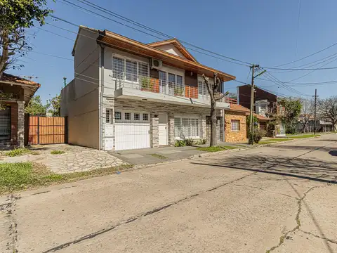 CASA EN PH 3 DORMITORIOS JARDÍN BARRIO PARQUE BERNAL EN VENTA