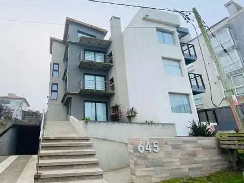 Venta departamento dos ambientes frente al mar