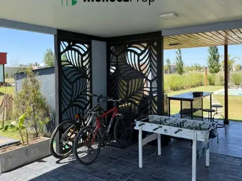 Casa en Venta con 3 cocheras