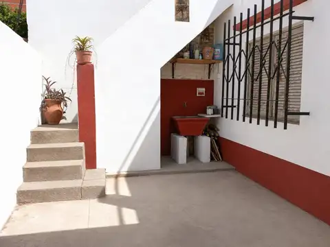 Casa 3 ambientes con 1 baño