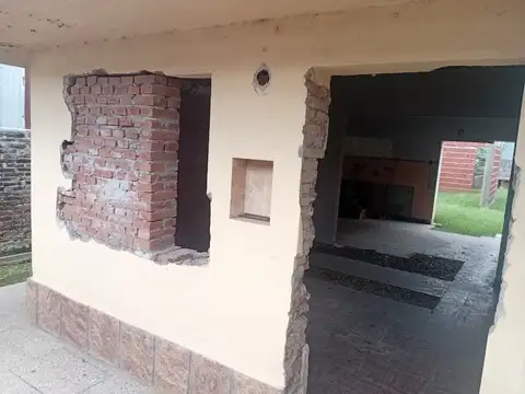 Casa 4 ambientes con 1 baño