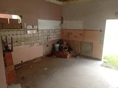 Casa 4 ambientes con 1 baño