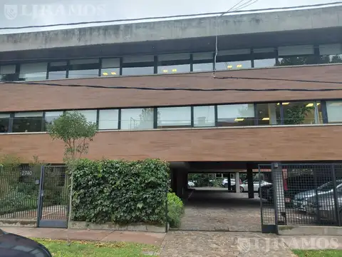 Alquiler de oficinas de 240 m2 en Beccar