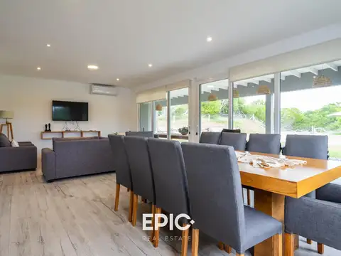 Casa 6 ambientes con 4 baños