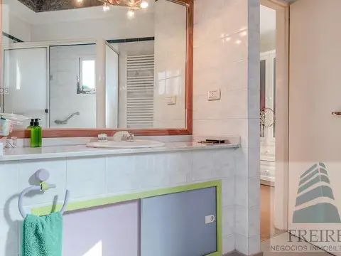 Casa 9 ambientes con 5 baños