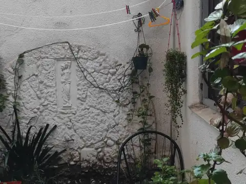 Depto Tipo Casa 2 ambientes con 1 baño