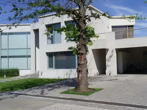 Casa en Venta en Pilar, USD 700.000