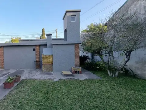 CASA 2 DORMITORIOS VENTA PARQUE VERNAZZA P. ESTHER