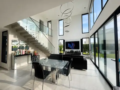 Casa en Alquiler de 4 dormitorios