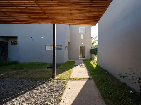 DÚPLEX EN VENTA GONNET 2 DORMITORIOS CON COCHERA