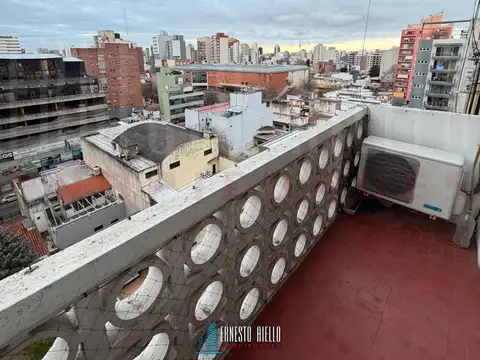 VENTA DEPARTAMENTO DE DOS AMBIENTES EN QUILMES CENTRO PISO 8 HERMOSA VISTA Y LUZ NATURAL. OPORTUNIDAD REAL
