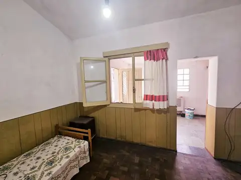 EXCELENTE CASA DE 3 DORMITORIOS CON JARDIN EN BARRIO CORREO