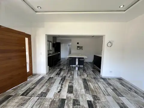 Casa en Alquiler con 1 cochera