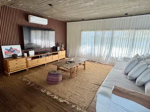 Casa en Venta con 6 cocheras