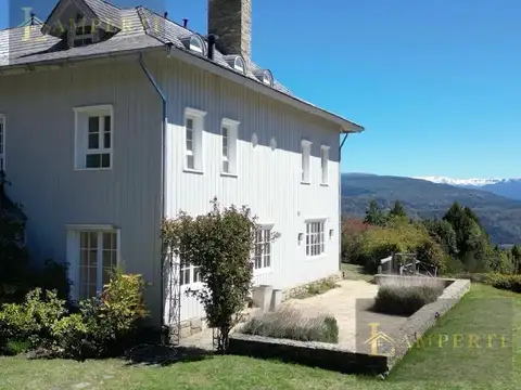 Casa 8 ambientes con 6 baños