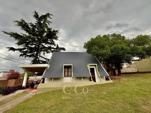 Casa 6 ambientes con 2 baños