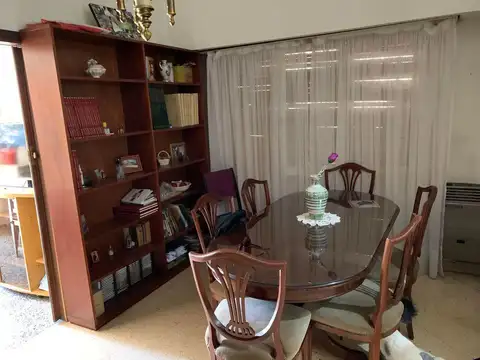Casa 5 ambientes con 2 baños