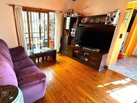 Depto Tipo Casa 5 ambientes con 2 baños