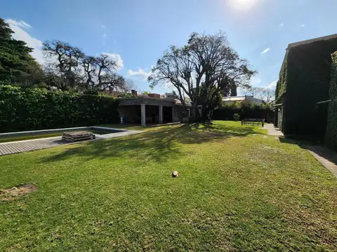 Terreno en  Venta de 735 m2 en Lomas de San Isidro, ubicado en Barrio Privado de 3 Lotes