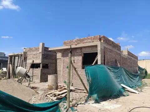 Venta casa en  obra barrio privado Maipu.