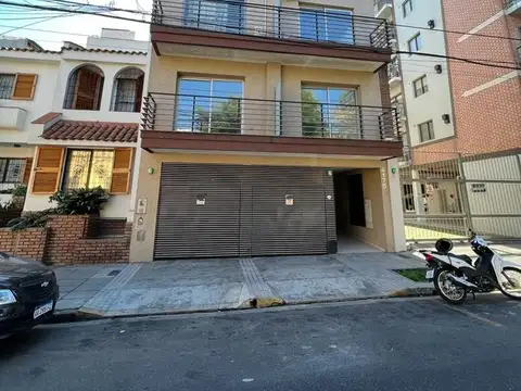 COCHERA CUBIERTA CON PORTÓN ELÉCTRICO EN ALMAGRO 