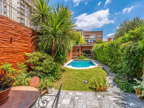 CASA DUPLEX - VENTA - 5 AMBIENTES - JARDÍN - COCHERA - NUÑEZ