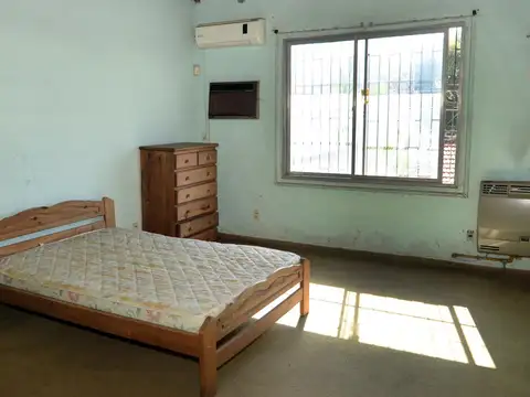 Casa en Venta con 4 cocheras