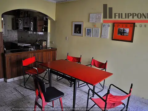 Casa 4 ambientes con 2 baños