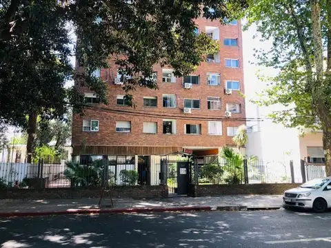 Se alquila local comercial en galeria Pocitos