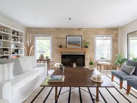 Casa en Alquiler con 3 cocheras