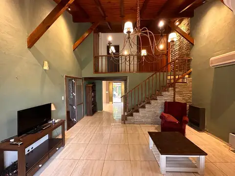 Casa en Venta con 2 cocheras