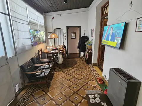 Casa 6 ambientes con 2 baños