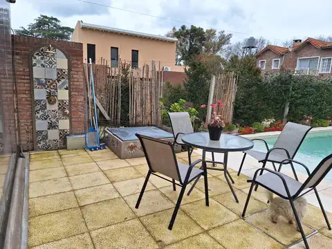 Casa 5 ambientes con 4 baños