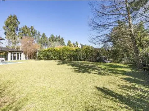 VENTA – CASA 4 AMBIENTES EN BARRIO SOLAR DEL BOSQUE-CANNING
