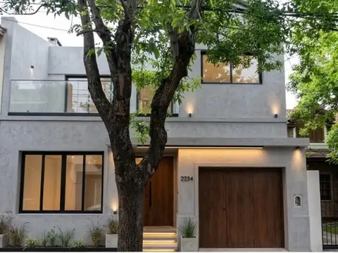 Venta de casa 4 ambientes con dependencia en Martinez