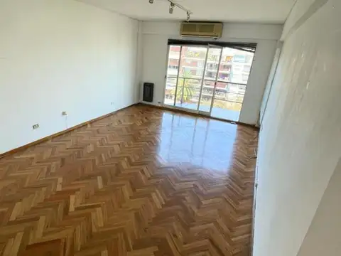 Departamento de 1 Ambiente con Balcón Al Frente, Muy Luminoso