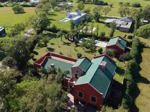 VENDE EXCEPCIONAL CASA EN LA MELINCA