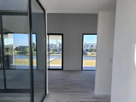 Casa 6 ambientes con 3 baños