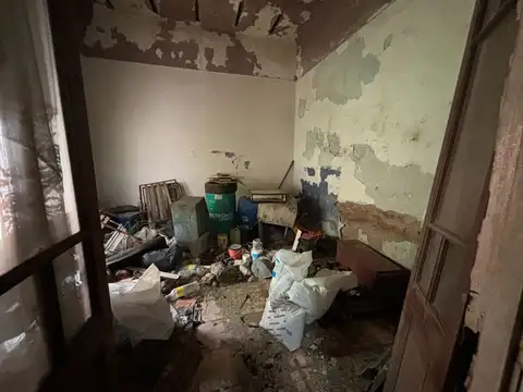 VENTA CASA A RECICLAR 4 AMB O LOTE SANTOS LUGARES