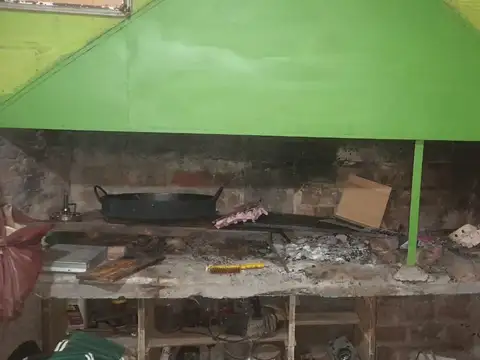 Casa 7 ambientes con 2 baños